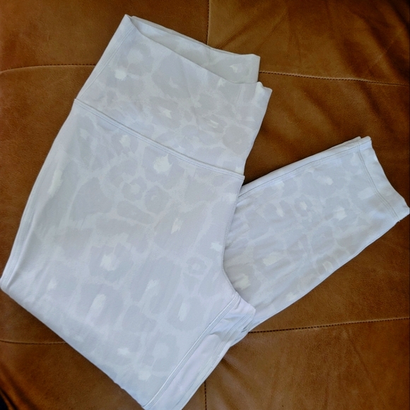 lululemon Align™ High-Rise Pant 25" in Spray Leopard Grey Multi - Picture 1 of 3